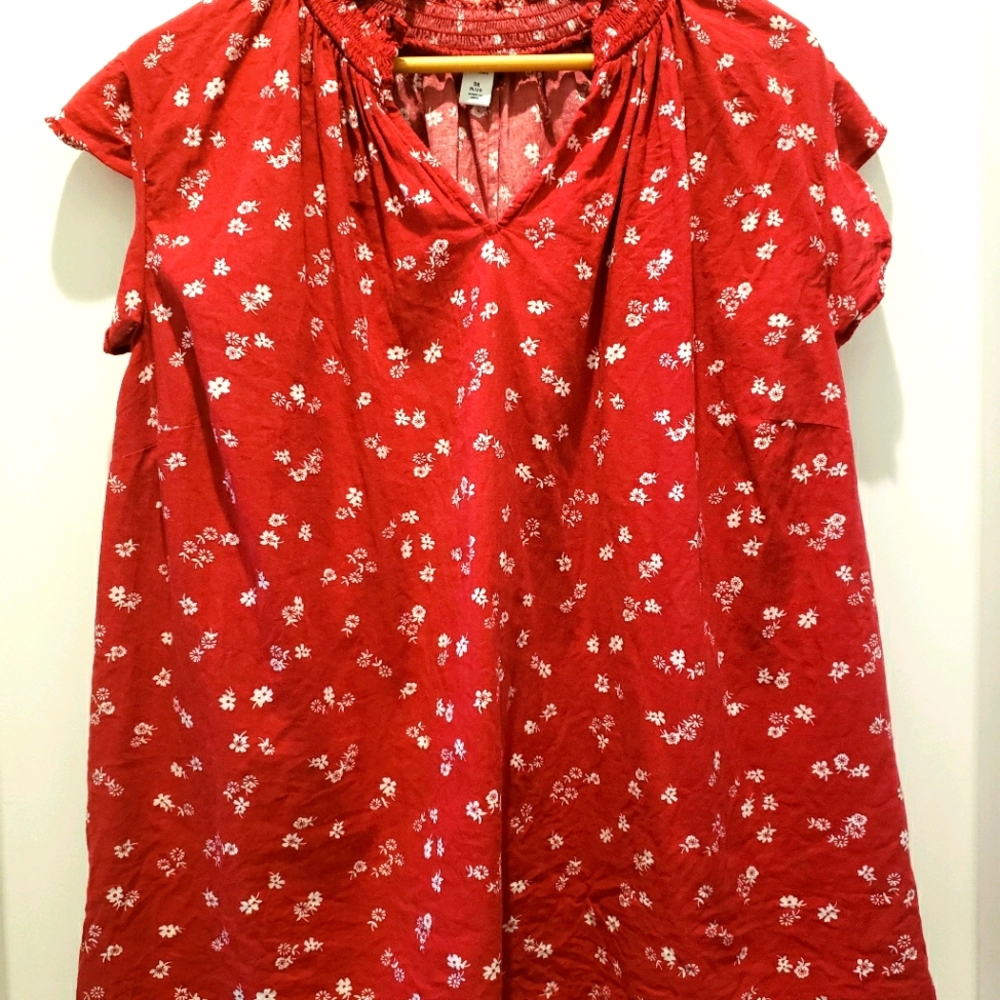 Short Sleeve Old Navy shirt